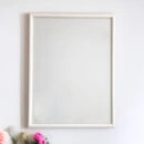 Biała drewniana ramka 30 x 40 cm - jasne tło