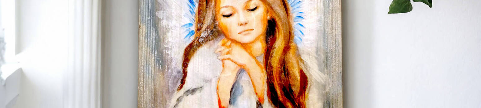 Figurka anioła czy obraz anioła na desce – co wybrać na pamiątkę komunijną