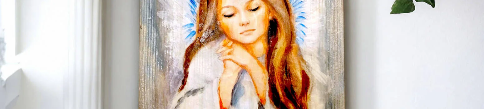 Figurka anioła czy obraz anioła na desce – co wybrać na pamiątkę komunijną