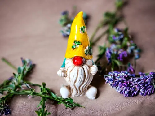 Skrzat Szczęściarz - żółty turkus -  figurka dekoracyjna gipsowa 5 x 5 cm