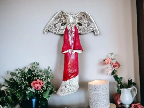 Anioł Clara - czerwony -  40 x 28 cm figurka dekoracyjna gipsowa