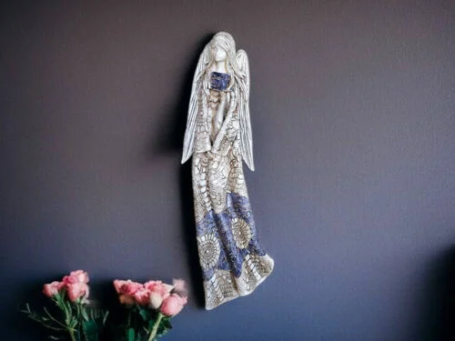 Anioł Genesis - wiszący szary -  55 x 20 cm figurka dekoracyjna gipsowa