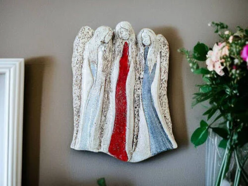 Anioły Wiara Nadzieja Miłość - szary bordo srebro -  28 x 20 cm figurka dekoracyjna gipsowa