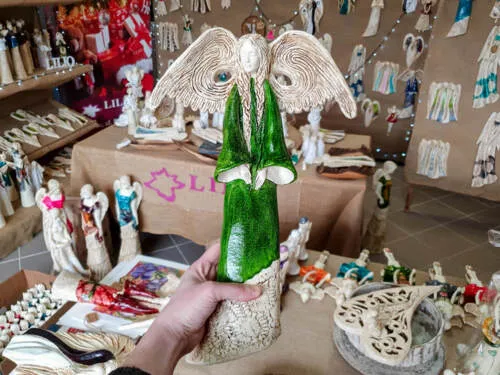 Anioł Clara - zielona -  40 x 28 cm figurka dekoracyjna gipsowa