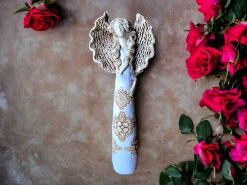 Anioł Madelyn - biały -  47 x 18 cm figurka dekoracyjna gipsowa