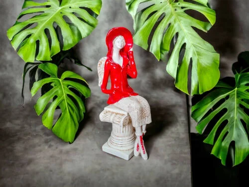 Aniołek Megan - czerwony -  20 x 9 cm figurka dekoracyjna gipsowa