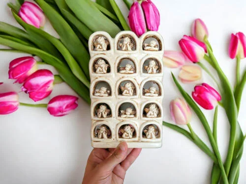 Aniołki w okienku na szczęście - duże -  22 x 14 cm figurka dekoracyjna gipsowa