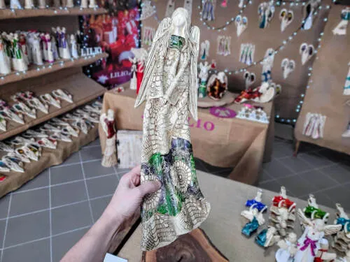 Anioł Genesis - wiszący zielony szary -  55 x 20 cm figurka dekoracyjna gipsowa