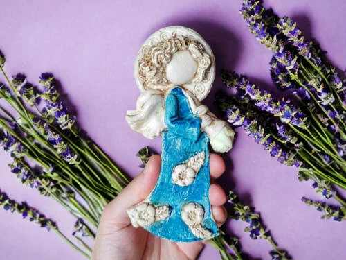 Liolinka z fletem  - turkus -  16 x 7 cm figurka dekoracyjna gipsowa