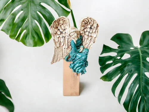 Anioł Pokory - turkus prawy -  15 x 11.5 cm figurka dekoracyjna gipsowa