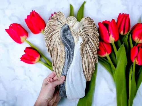 Zakochane Anioły - wiszące srebrne -  35 x 21 cm figurka dekoracyjna gipsowa