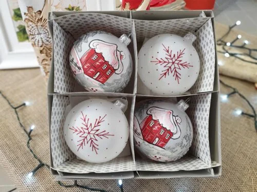 Bombki chatka i gwiazdka na kredzie -  100 mm bombka choinkowa szklana 4 szt