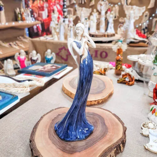 Anioł Elise - niebieski -  35 x 15 cm figurka dekoracyjna gipsowa