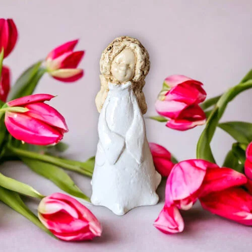 Anioł Maryann - biały -  figurka dekoracyjna gipsowa 15 x 7.5 cm