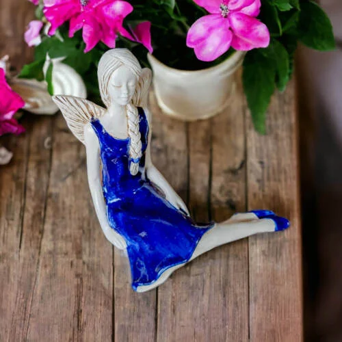 Aniołek Matilda - granat -  15 cm figurka dekoracyjna gipsowa