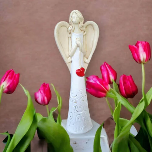 Anioł z Sercem - biały -  35 x 15 cm figurka dekoracyjna gipsowa