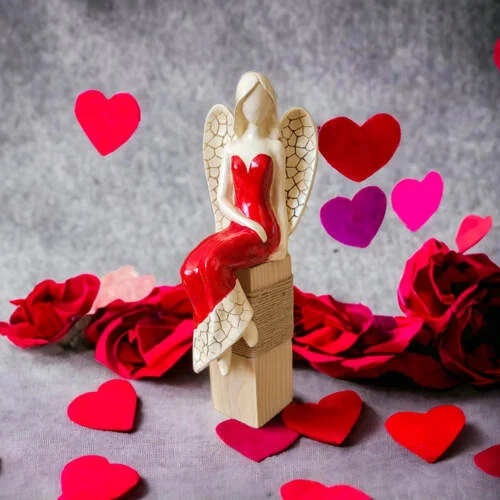 Anioł Emily - czerwony siedzący -  22 x 9 cm figurka dekoracyjna gipsowa