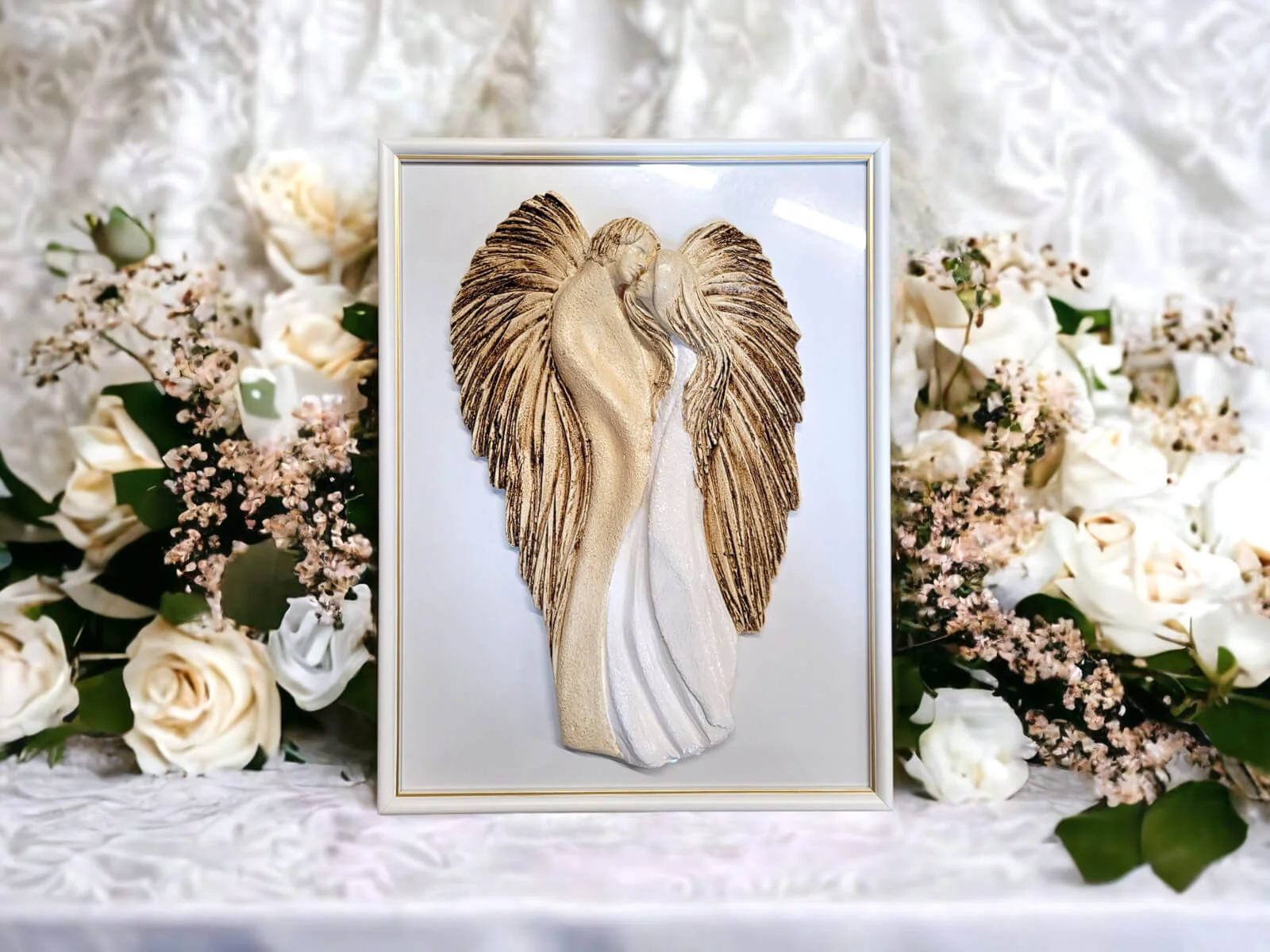 Zakochane Anioły biało beżowe z ramką na prezent dla młodej pary
